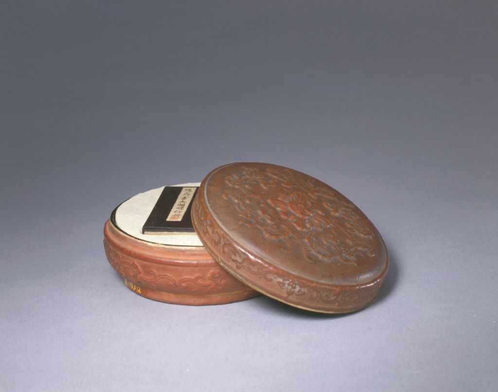 图片[1]-Pao made round box with lotus pattern-China Archive